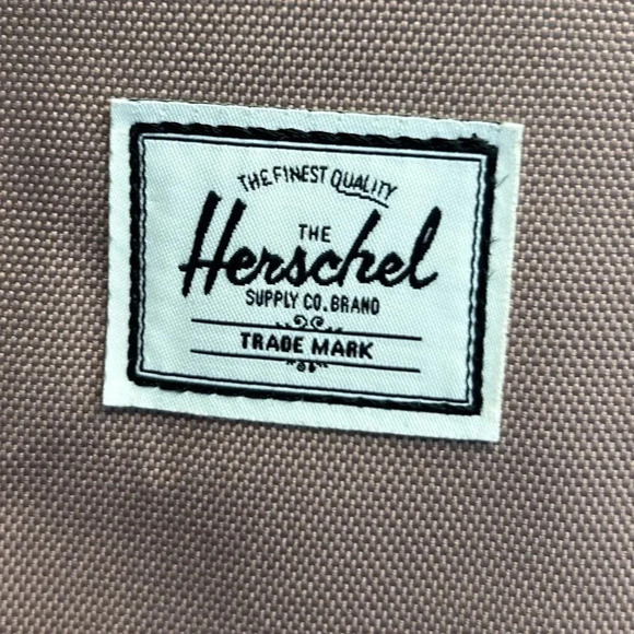 Herschel Supply Co Mica Tote Bag Ash Rose
Carryon Zipper Top Travel Bag NWT - Picture 8 of 11